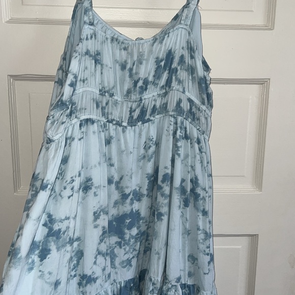 AE Light Blue tie dye, Tie front spaghetti strap dress with pockets. Size XL. - Picture 9 of 12